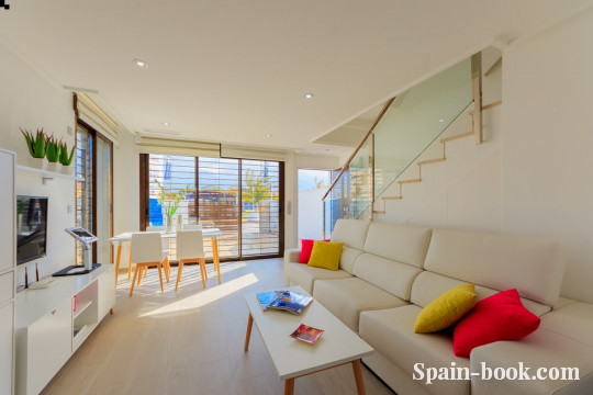 Таунха́ус Новые таунхаусы в 1км от центра и пляжа Торревьехи, Коста Бланка, Торревьеха