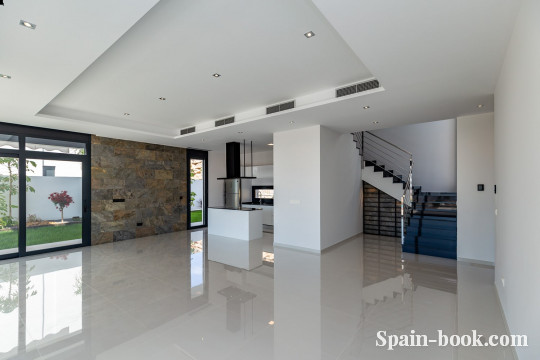 Виллы Современные виллы с панорамным видом на море и курортный город Бенидорм, Коста Бланка, Бенидорм