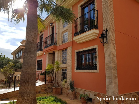 Виллы Большая вилла в 5-ти минутах до центра Торревьехи, Коста Бланка, Торревьеха