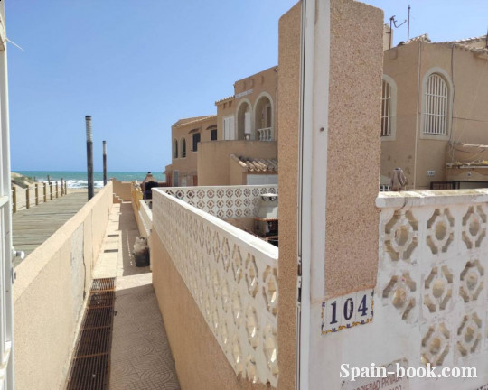 Бунгало Бунгало с двориком в 20м до пляжа Ла Маты, Торревьеха, Коста Бланка, Торревьеха