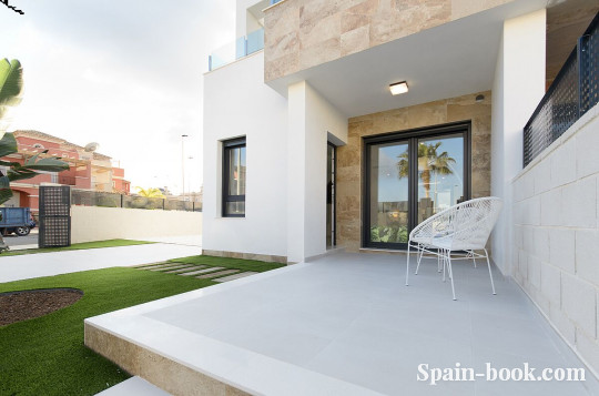 Таунха́ус Новый резиденциальный комплекс рядом с гольфом Вийямартин, Ориуэла Коста, Коста Бланка, Вийямартин