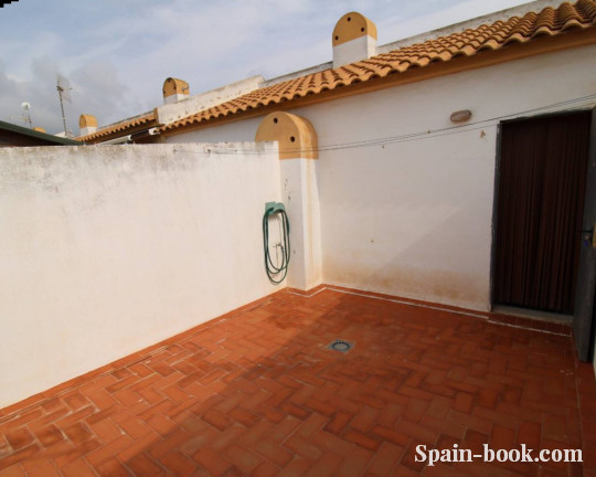 Таунха́ус Просторный таунхаус в зеленом пригороде Торревьехи, Лос Балконес, Коста Бланка, Лос Балконес