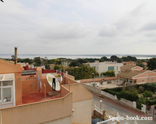 Таунха́ус Просторный таунхаус в зеленом пригороде Торревьехи, Лос Балконес, Коста Бланка, Лос Балконес