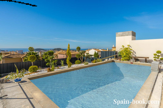 Виллы Современные виллы с панорамным видом на море и курортный город Бенидорм, Коста Бланка, Бенидорм