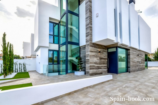 Виллы Современные вилла в курортном городе Альбир в пригорде Бенидорма, Коста Бланка, Бенидорм