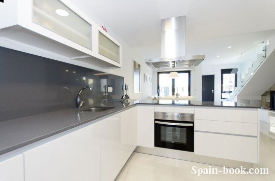 Таунха́ус Новый резиденциальный комплекс рядом с гольфом Вийямартин, Ориуэла Коста, Коста Бланка, Вийямартин