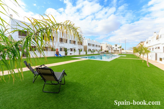 Таунха́ус Последний таунхаус от застройщика рядом с пляжем в Торре де ла Орадада, Коста Бланка, Торре де ла Орадада