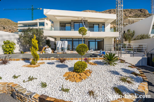 Виллы Современные виллы с панорамным видом на море и курортный город Бенидорм, Коста Бланка, Бенидорм