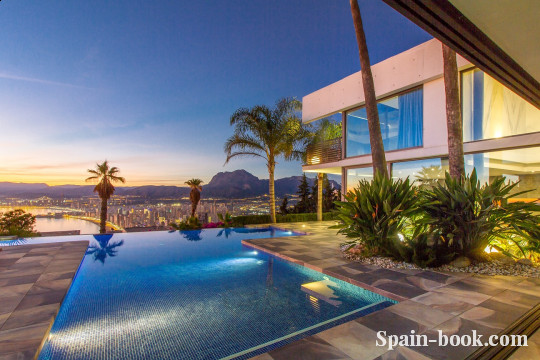 Виллы Вилла класса ЛЮКС с панорамным видом на город Бенидорм, Коста Бланка, Бенидорм