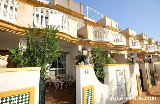 Таунха́ус Таунхаус с видом на коммунальный бассейн в Кабо Роиг / Ориуэла Коста, Коста Бланка, Кабо Роиг