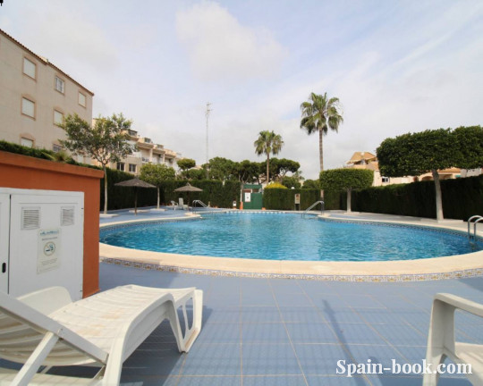 Таунха́ус Просторный таунхаус в зеленом пригороде Торревьехи, Лос Балконес, Коста Бланка, Лос Балконес