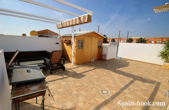 Бунгало Бунгало с солярием в спальном районе Торревьехи, Коста Бланка, Торревьеха