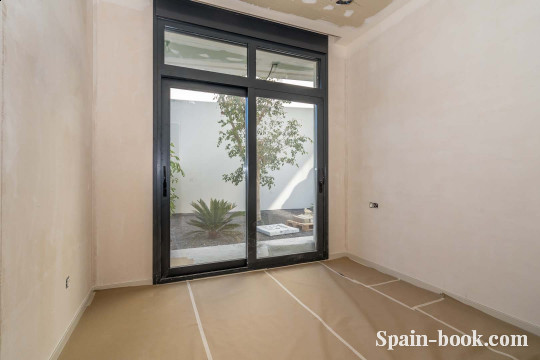 Виллы Современные виллы с панорамным видом на море и курортный город Бенидорм, Коста Бланка, Бенидорм