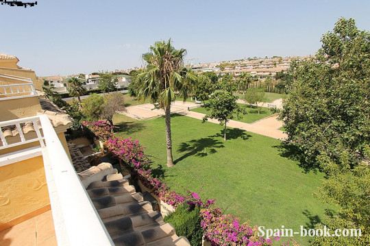 Таунха́ус Уютный таунхаус в популярном районе Торревьехи / Пунта Прима, Коста Бланка, Пунта Прима