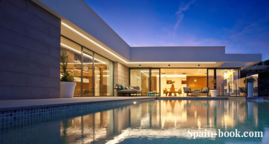 Виллы Современная вилла с видом на море в пригороде Кальпе / Аликанте, Коста Бланка, Кальпе