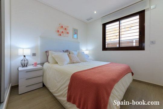 Таунха́ус Последний таунхаус от застройщика рядом с пляжем в Торре де ла Орадада, Коста Бланка, Торре де ла Орадада