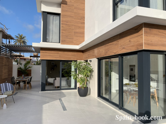 Виллы Современные смежные виллы рядом с пляжем в Santiago de la Ribera / Мурсия, Коста Бланка, Сантьяго-де-ла-Рибера