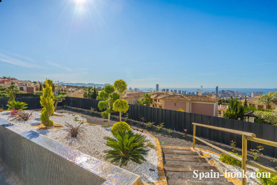 Виллы Современные виллы с панорамным видом на море и курортный город Бенидорм, Коста Бланка, Бенидорм