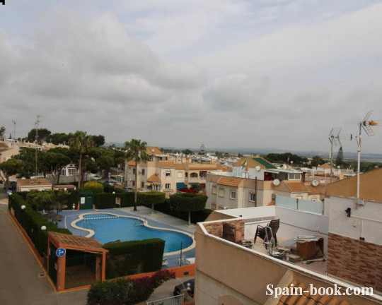 Таунха́ус Просторный таунхаус в зеленом пригороде Торревьехи, Лос Балконес, Коста Бланка, Лос Балконес