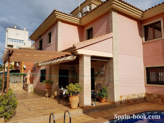 Виллы Большая вилла в 5-ти минутах до центра Торревьехи, Коста Бланка, Торревьеха