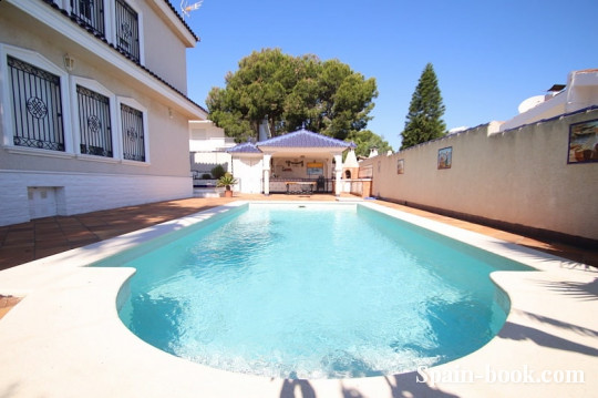 Виллы Вилла с большим участком в зеленом районе Торревьехи, Лос Балконес, Коста Бланка, Лос Балконес