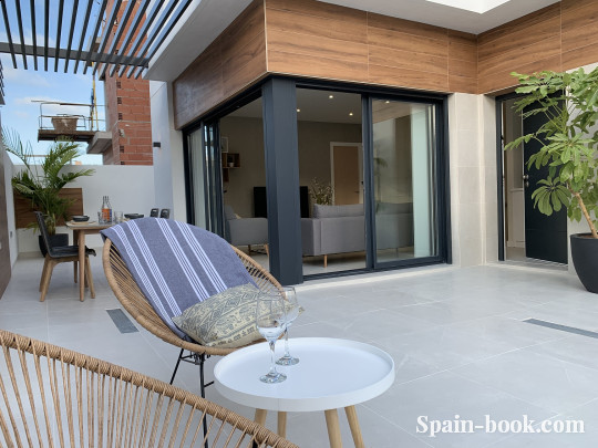 Виллы Современные смежные виллы рядом с пляжем в Santiago de la Ribera / Мурсия, Коста Бланка, Сантьяго-де-ла-Рибера