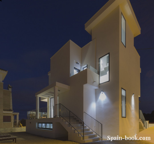 Виллы Современный комплекс вилл в курортном городе La Nucia,что в пригороде Бенидорма, Коста Бланка, Ла Нусия