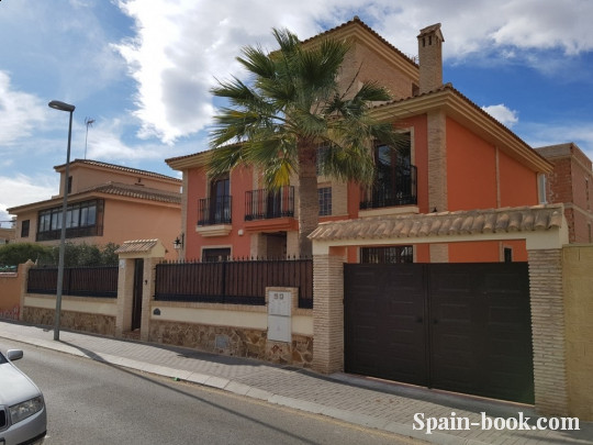 Виллы Большая вилла в 5-ти минутах до центра Торревьехи, Коста Бланка, Торревьеха