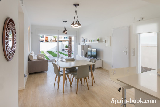 Виллы Современные виллы рядом с пляжем в San Pedro del Pinatar / Мурсия, Коста Бланка, Сан-Педро-дель-Пинатар