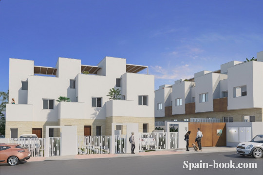 Таунха́ус Новые современные таунхаусы рядом с пляжем в La Rosaleda, Торревьеха, Коста Бланка, Торревьеха