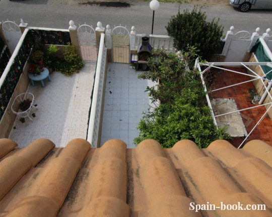 Таунха́ус Просторный таунхаус в зеленом пригороде Торревьехи, Лос Балконес, Коста Бланка, Лос Балконес