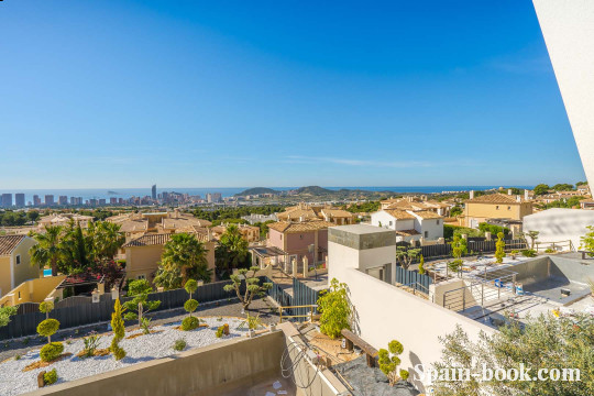 Виллы Современные виллы с панорамным видом на море и курортный город Бенидорм, Коста Бланка, Бенидорм