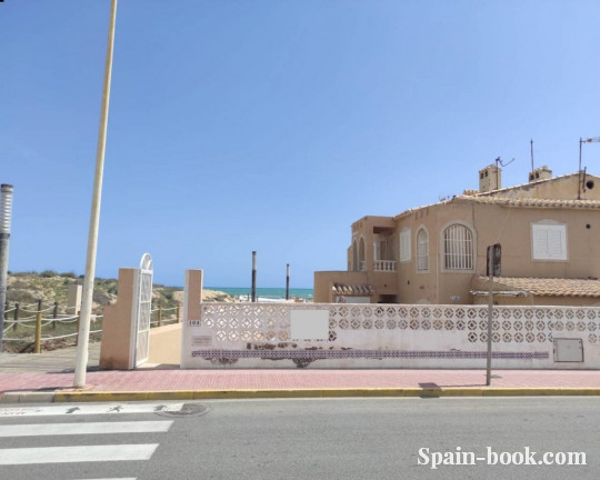 Бунгало Бунгало с двориком в 20м до пляжа Ла Маты, Торревьеха, Коста Бланка, Торревьеха