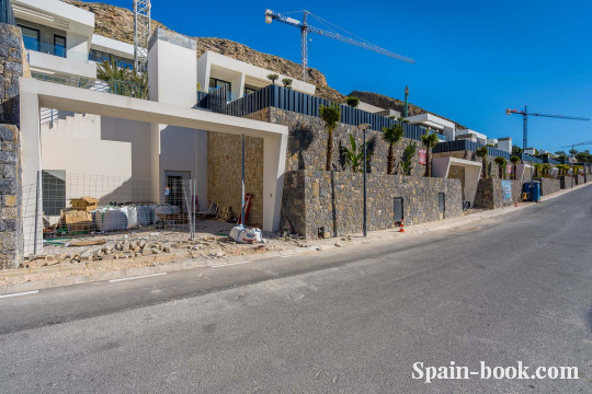 Виллы Современные виллы с панорамным видом на море и курортный город Бенидорм, Коста Бланка, Бенидорм