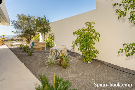 Виллы Современные виллы с панорамным видом на море и курортный город Бенидорм, Коста Бланка, Бенидорм