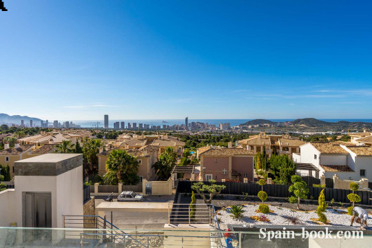 Виллы Современные виллы с панорамным видом на море и курортный город Бенидорм, Коста Бланка, Бенидорм