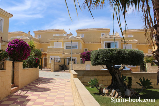 Таунха́ус Таунхаус в популярном районе Торревьехи / Пунта Прима, Коста Бланка, Пунта Прима