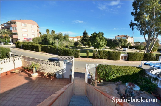 Бунгало Бунгало на втором этаже+двор,в 1км от пляжа в Кабо Роиг / Ориуэла Коста, Коста Бланка, Кабо Роиг