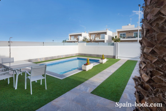 Виллы Современные виллы рядом с пляжем в San Pedro del Pinatar / Мурсия, Коста Бланка, Сан-Педро-дель-Пинатар