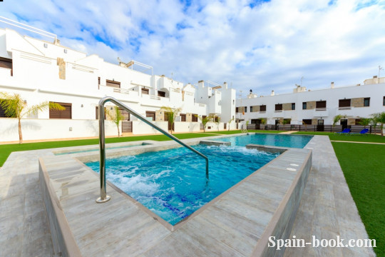 Таунха́ус Последний таунхаус от застройщика рядом с пляжем в Торре де ла Орадада, Коста Бланка, Торре де ла Орадада