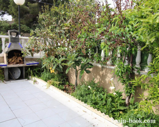 Таунха́ус Просторный таунхаус в зеленом пригороде Торревьехи, Лос Балконес, Коста Бланка, Лос Балконес