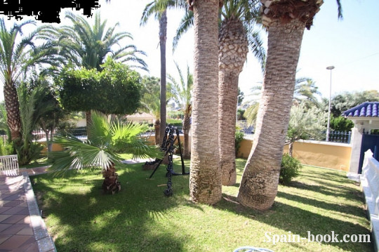 Виллы Вилла с большим участком в зеленом районе Торревьехи, Лос Балконес, Коста Бланка, Лос Балконес