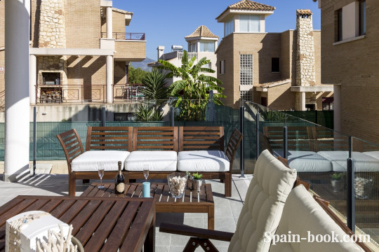 Виллы Современный комплекс вилл в курортном городе La Nucia,что в пригороде Бенидорма, Коста Бланка, Ла Нусия