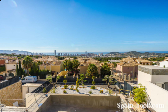 Виллы Современные виллы с панорамным видом на море и курортный город Бенидорм, Коста Бланка, Бенидорм