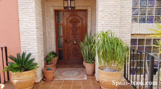 Виллы Большая вилла в 5-ти минутах до центра Торревьехи, Коста Бланка, Торревьеха