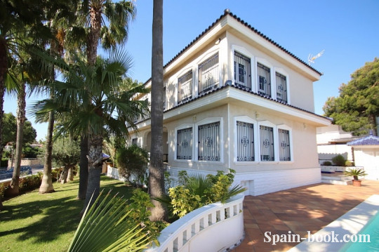 Виллы Вилла с большим участком в зеленом районе Торревьехи, Лос Балконес, Коста Бланка, Лос Балконес