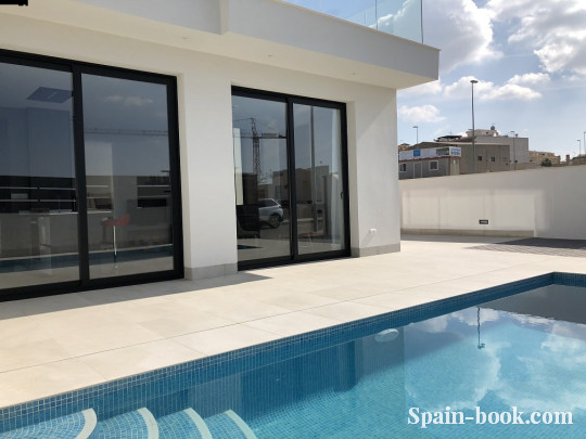 Виллы Современные виллы в Бенихофар, в 6км от пляжа Гвардамара, Коста Бланка, Бенихофар