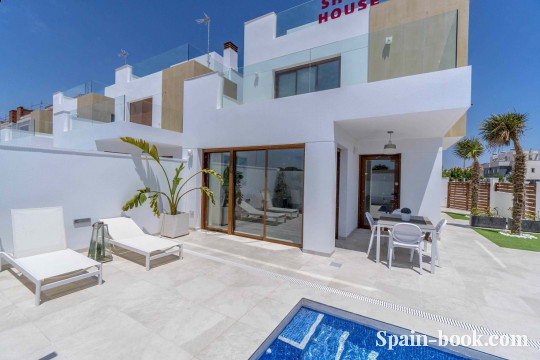 Виллы Современные виллы рядом с пляжем в Пилар де ла Орадада, Аликанте, Коста Бланка, Пилар де ла Орадада