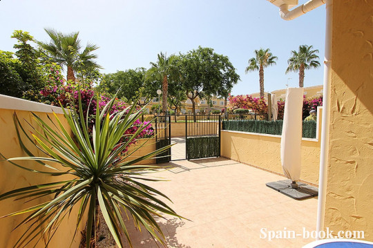 Таунха́ус Уютный таунхаус в популярном районе Торревьехи / Пунта Прима, Коста Бланка, Пунта Прима