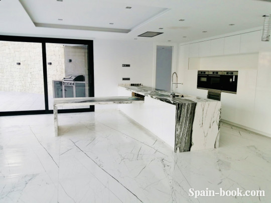 Виллы Вилла с видом на море и сосновый лес в пригороде Кальпе, Коста Бланка, Бенисса